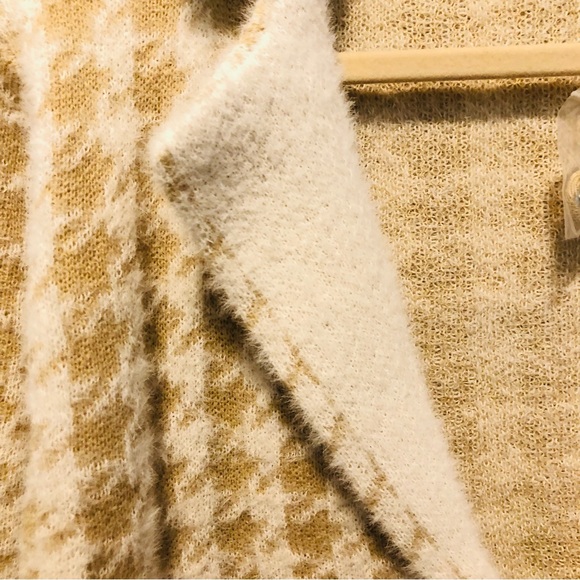 Camel Houndstooth Tailored Sweater Coat - Picture 5 of 7